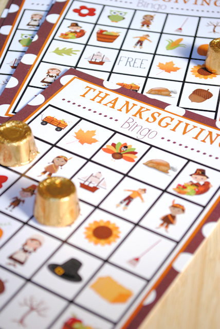 Why not add some fun to your family Thanksgiving dinner this year! Grab these free BINGO cards to play together. :: www.thriftyhomeschoolers.com
